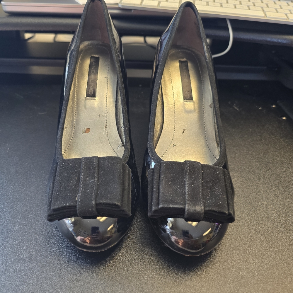 Bandolino Black Bow Toe Heels, Size 7.5